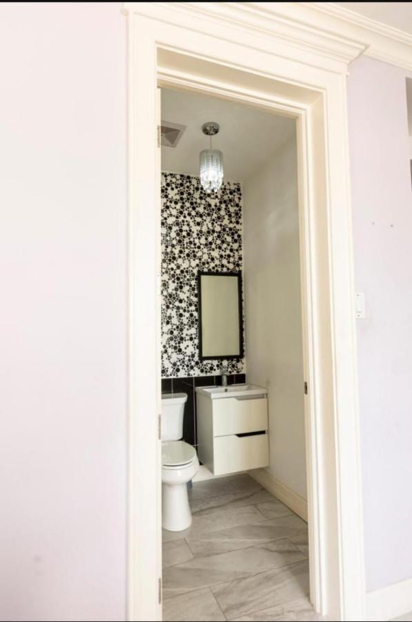 Finest Accommodation Riches Manor 1 Gladstone Drive Apt A2 Kgn 6 New Kgn Kingston Eksteriør billede