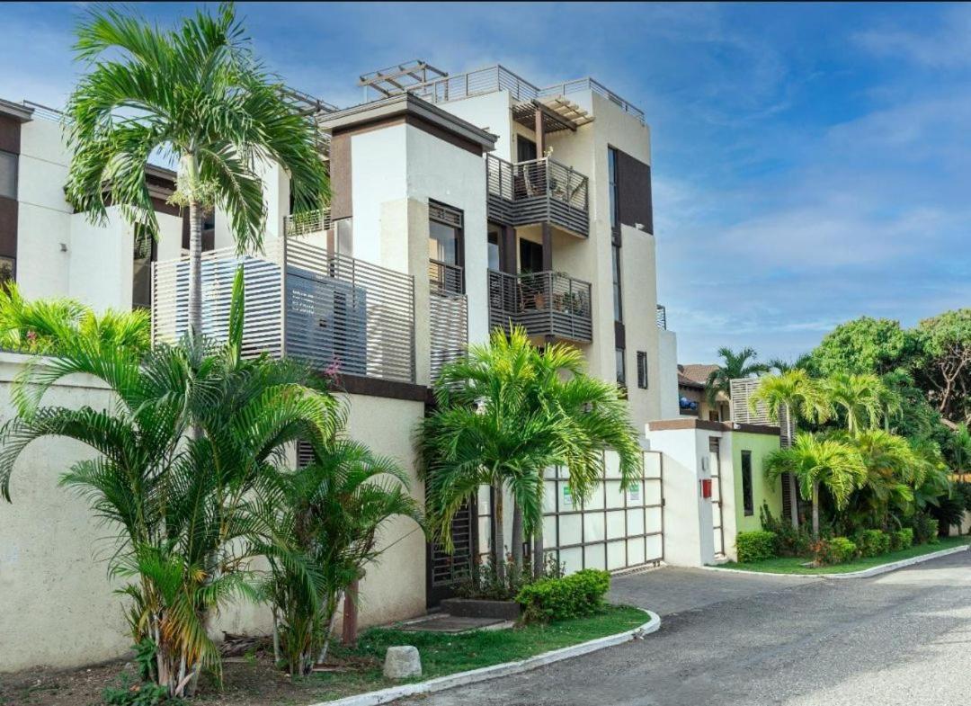 Finest Accommodation Riches Manor 1 Gladstone Drive Apt A2 Kgn 6 New Kgn Kingston Eksteriør billede